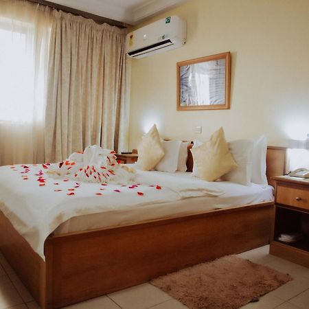 Hotel Marjorie 'Y' Tema Kültér fotó
