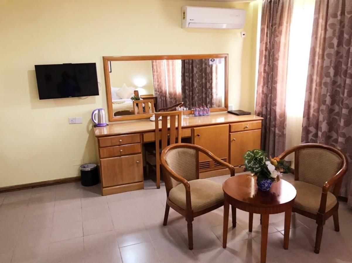 Hotel Marjorie 'Y' Tema Kültér fotó