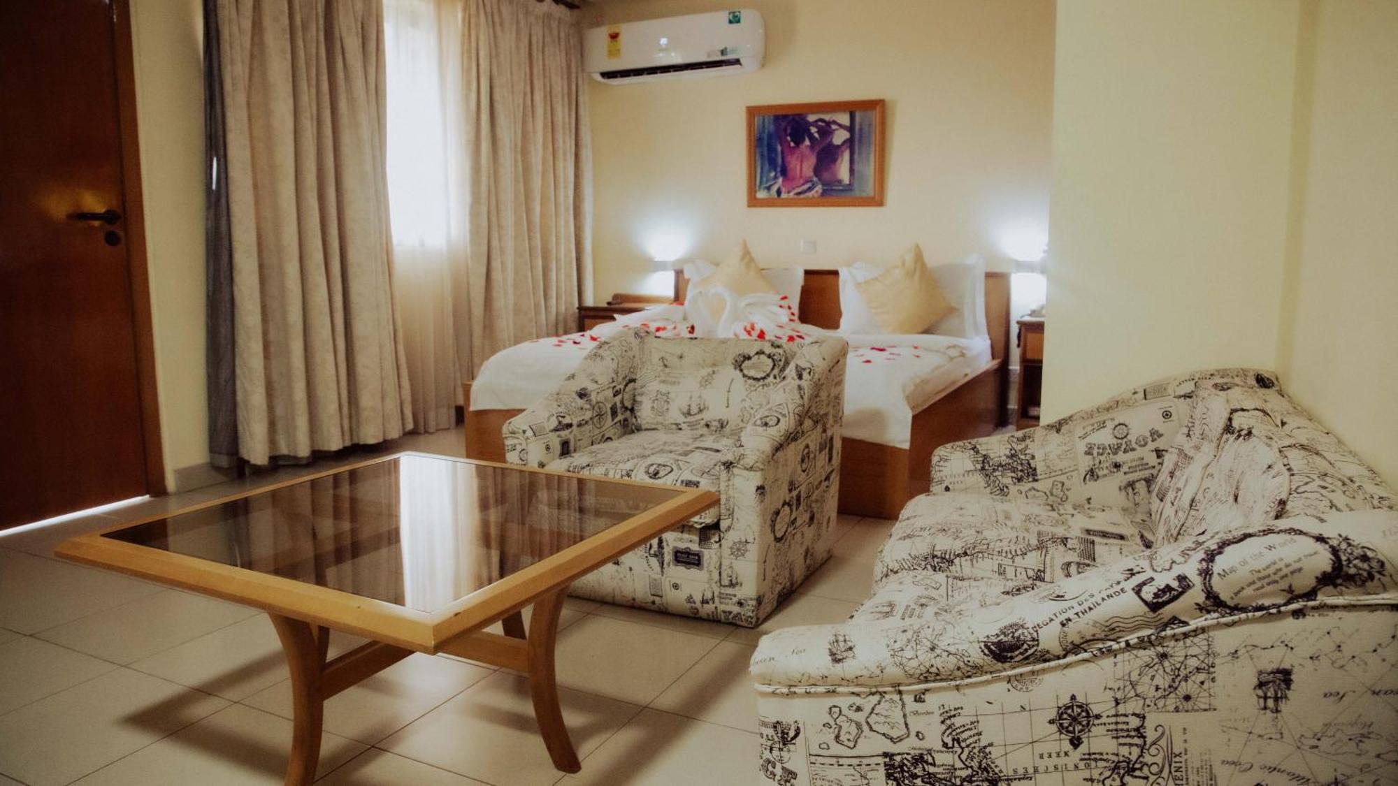 Hotel Marjorie 'Y' Tema Kültér fotó