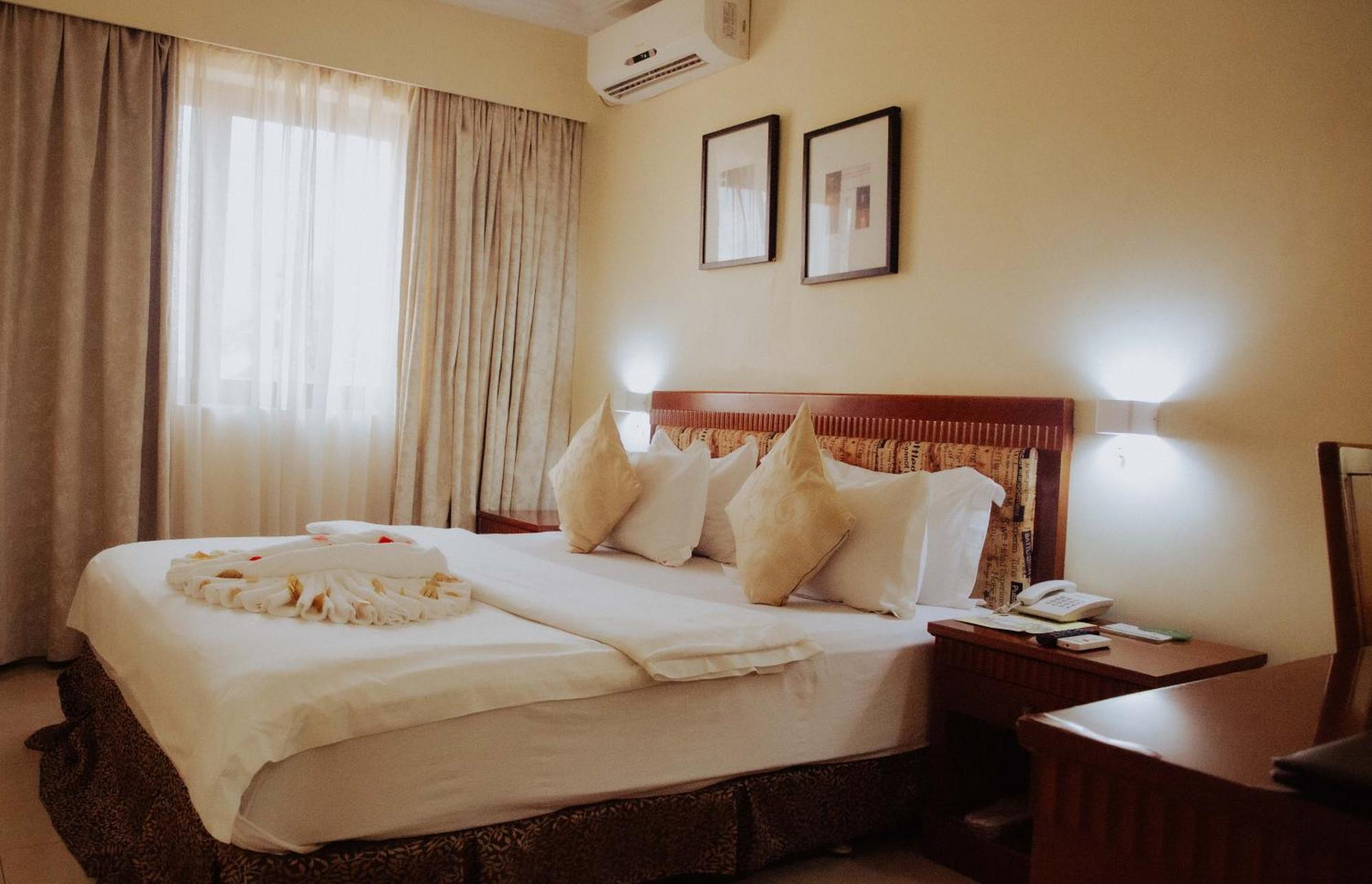 Hotel Marjorie 'Y' Tema Kültér fotó